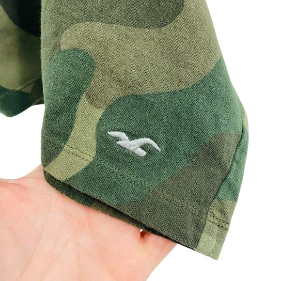 Hollister Women's Must Have Collection Camo Tee Small - Picture 6 of 7